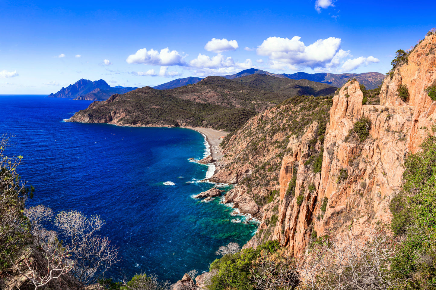 Turquoise of the Sea, Red of Love